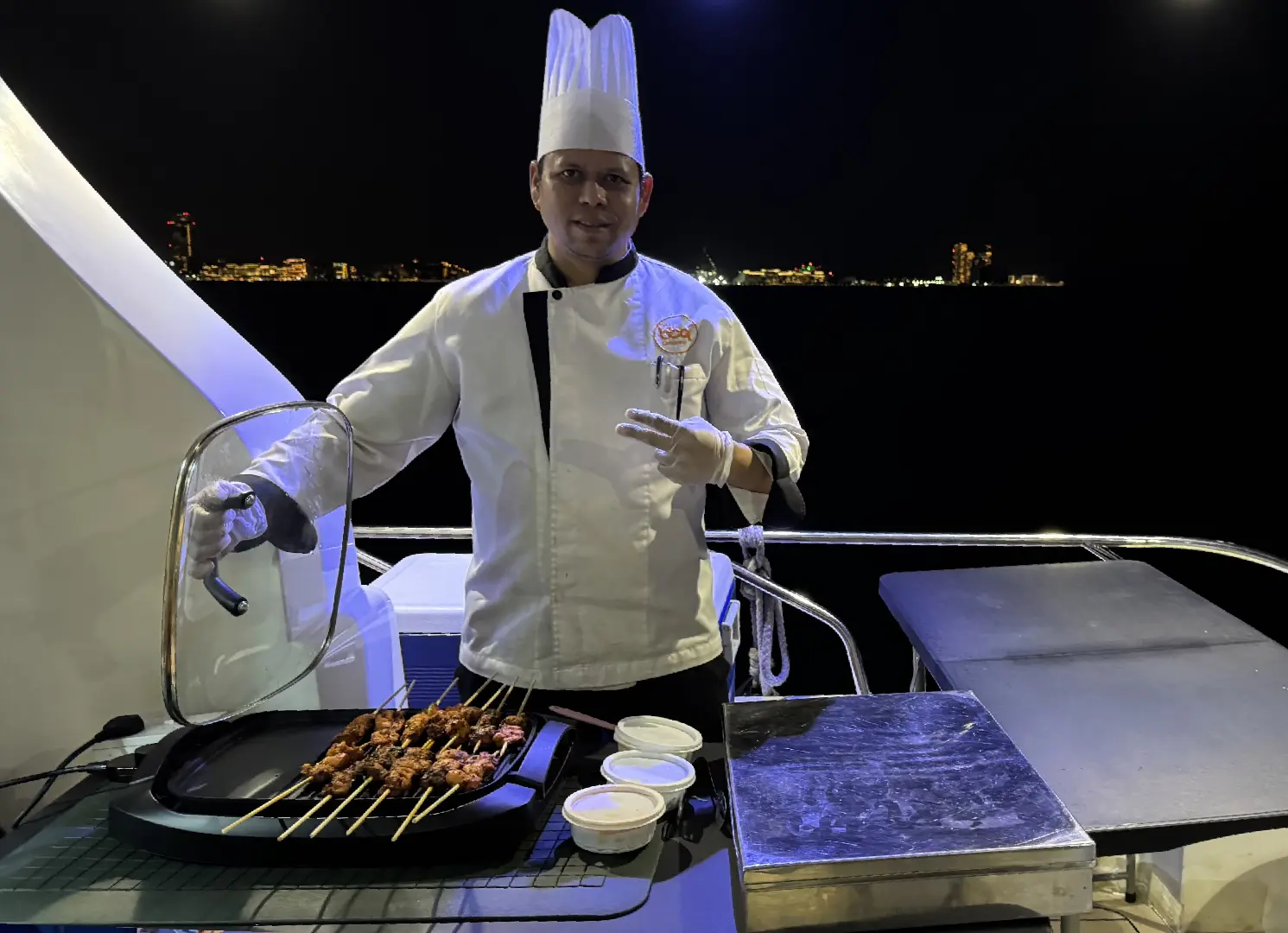 Dubai Luxury Dinner Yacht Cruise in Dubai - Photo 2